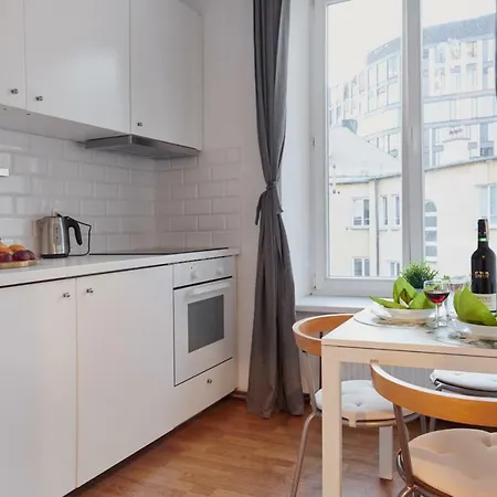 Chmielna 24 By Renters Apartment *