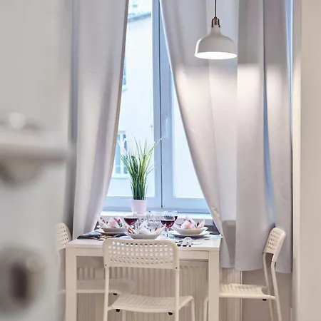 Chmielna 24 By Renters Apartment Warsaw